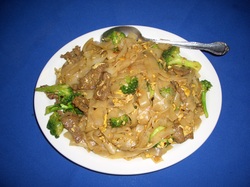 Stir-fry Noodles with Broccoli (Pahd See Eiw)